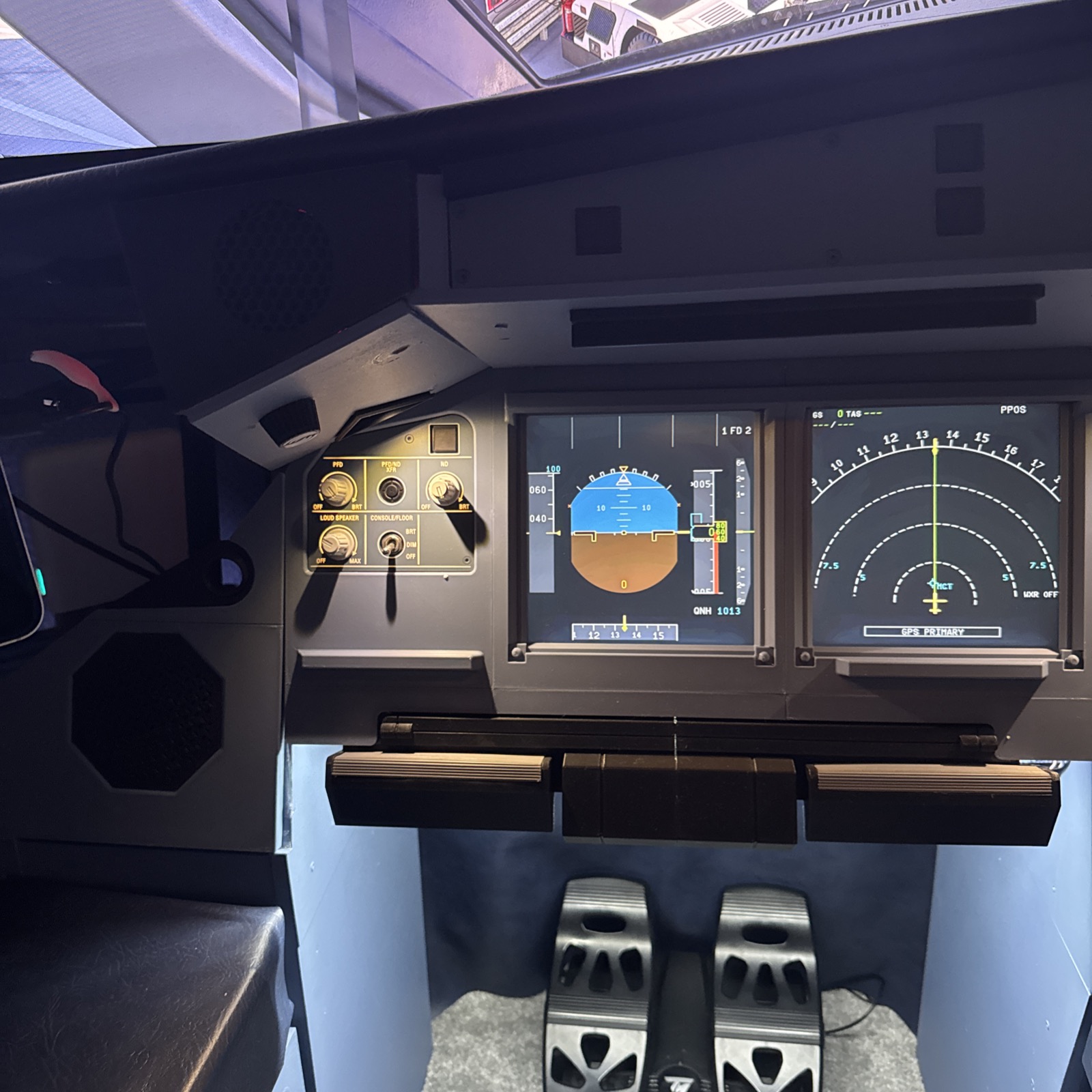 PFD / ND and ECAM Screens. - Image 3