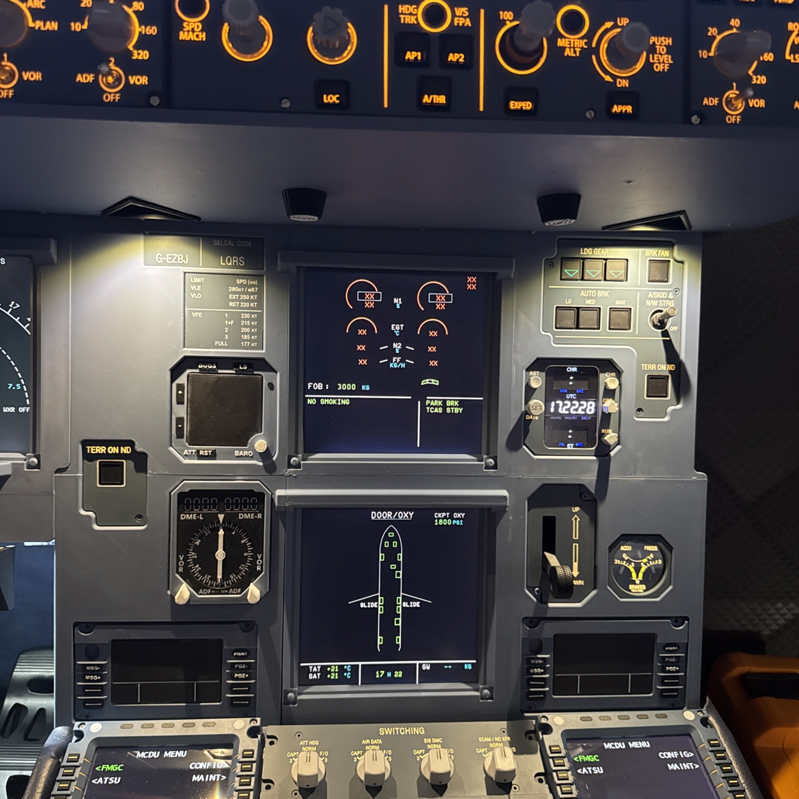 PFD / ND and ECAM Screens. - Image 2